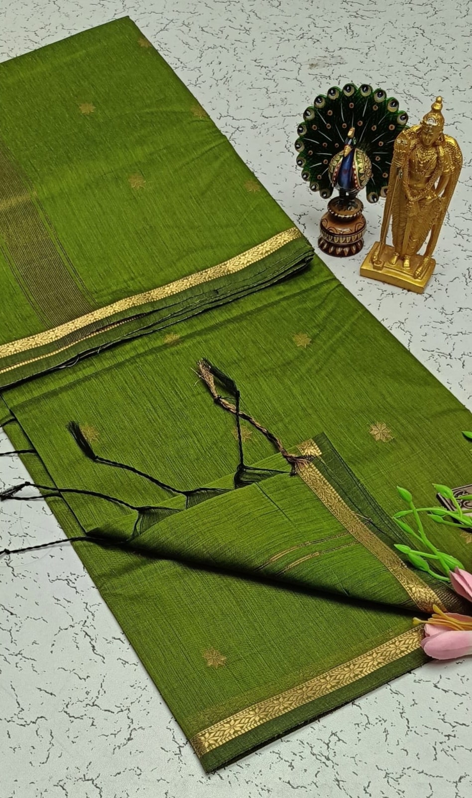 Exquisite Maheshwari Silk Cotton Saree-Parrot Green with Gold Zari