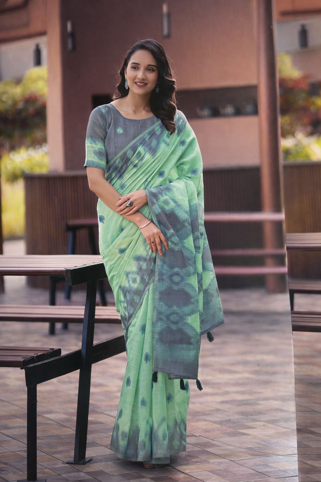 Linen Blend Moxi Print Saree – Soft & Lightweight