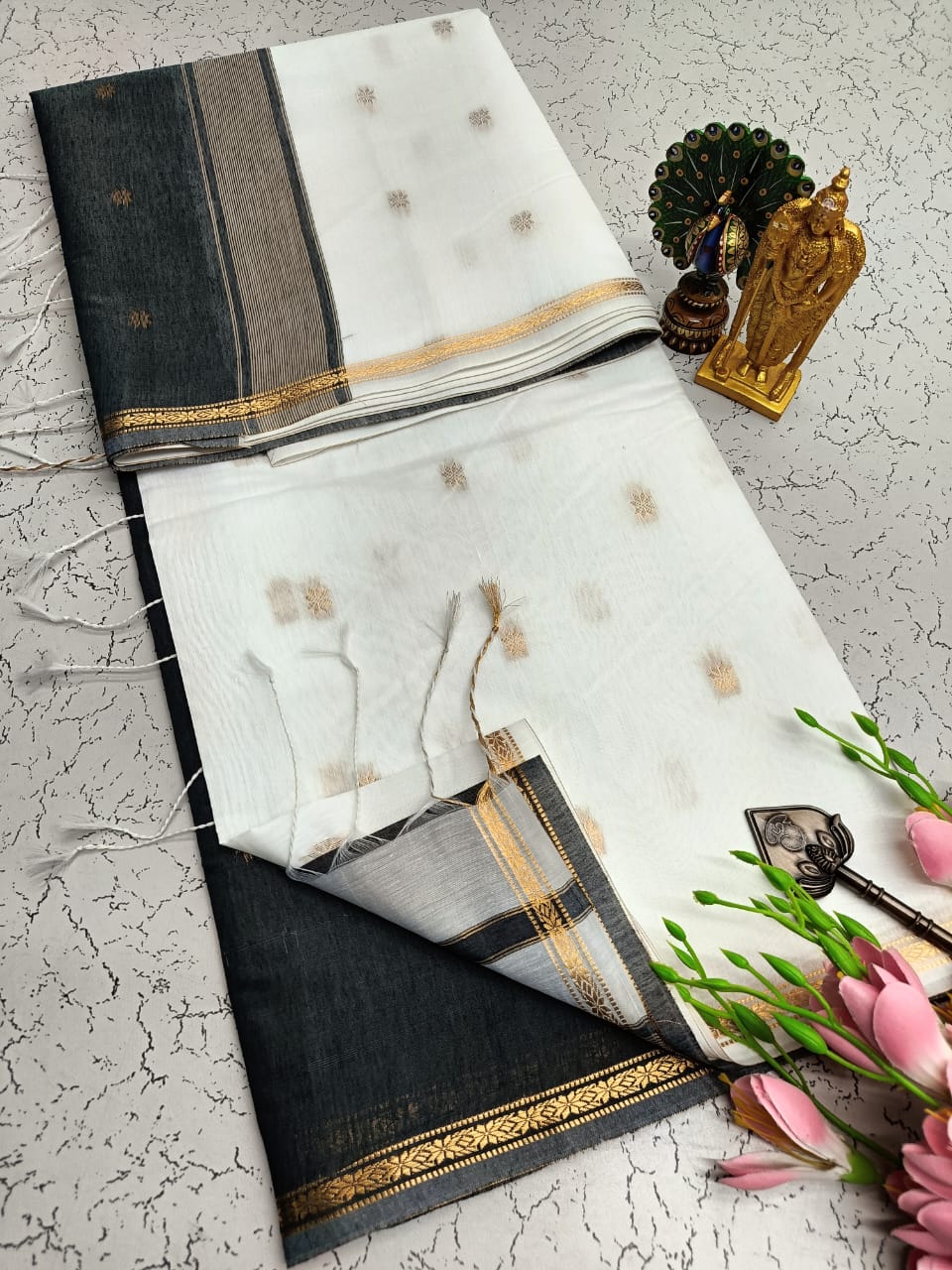 Exquisite Maheshwari Silk Saree - Off-White & Black - View 1